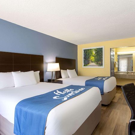 Days Inn By Wyndham Greensboro Airport Εξωτερικό φωτογραφία