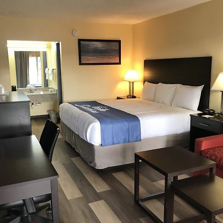 Days Inn By Wyndham Greensboro Airport Εξωτερικό φωτογραφία