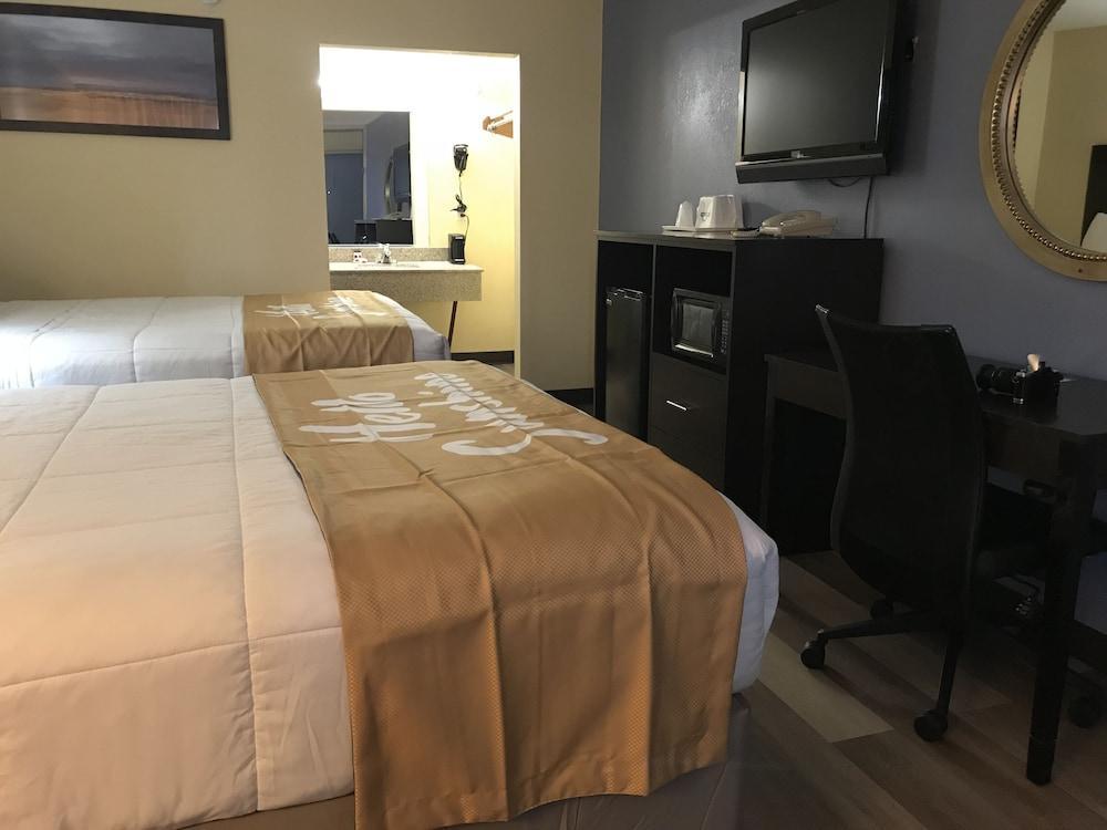 Days Inn By Wyndham Greensboro Airport Εξωτερικό φωτογραφία