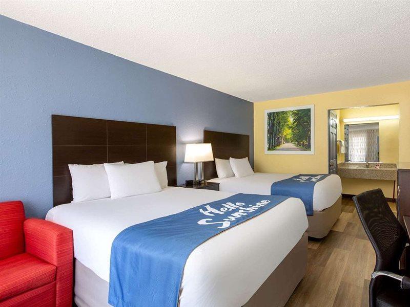 Days Inn By Wyndham Greensboro Airport Εξωτερικό φωτογραφία