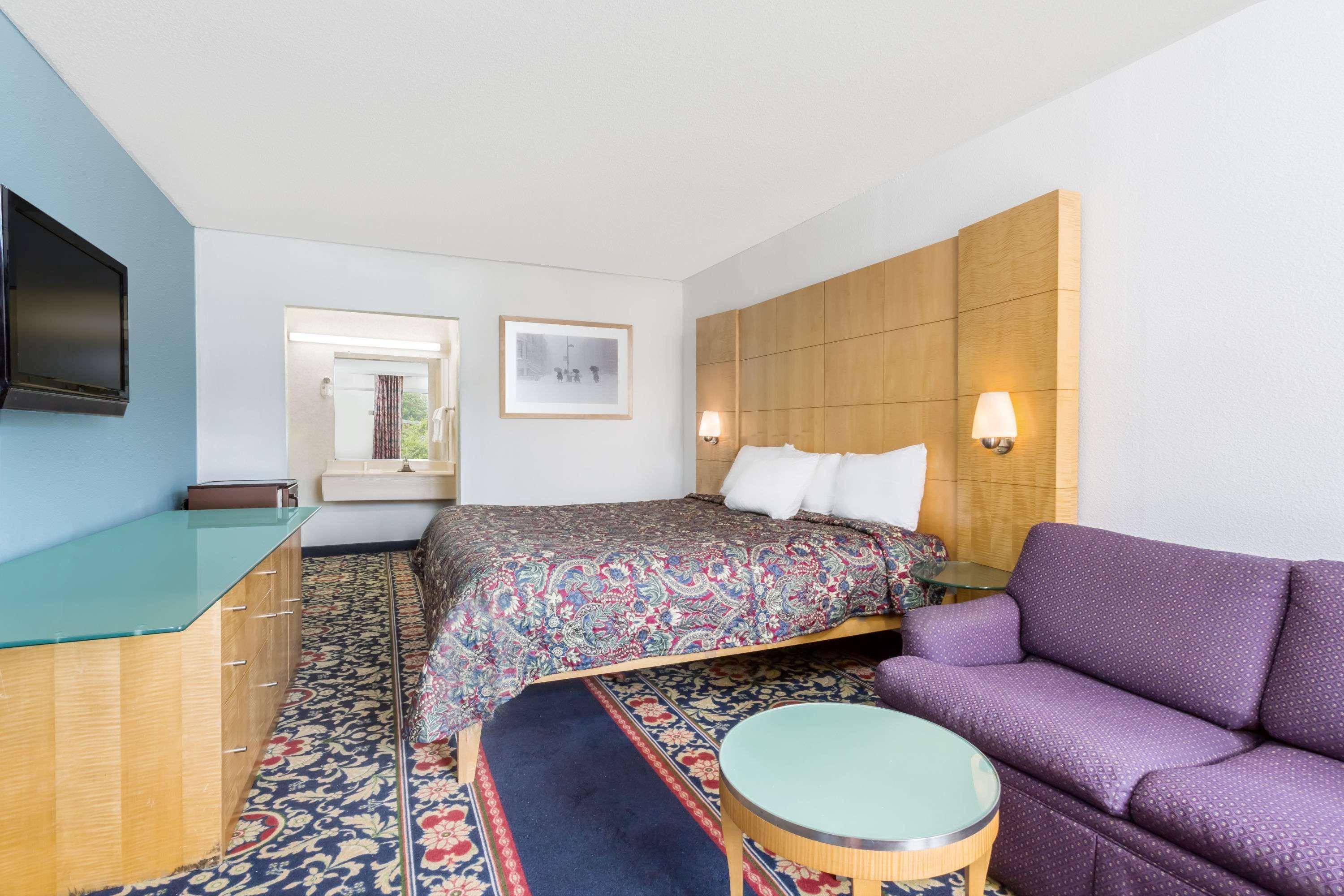 Days Inn By Wyndham Greensboro Airport Εξωτερικό φωτογραφία