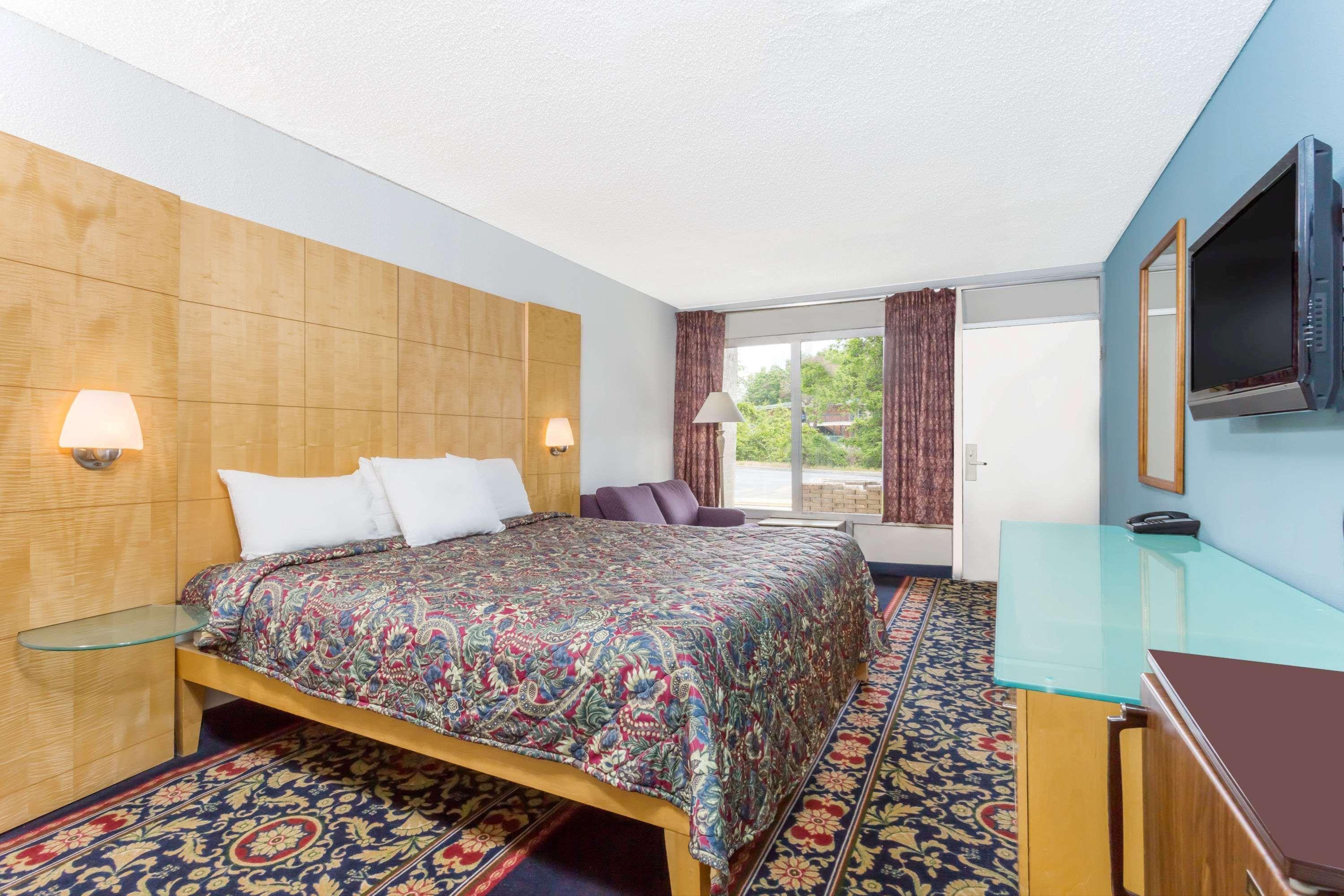 Days Inn By Wyndham Greensboro Airport Εξωτερικό φωτογραφία