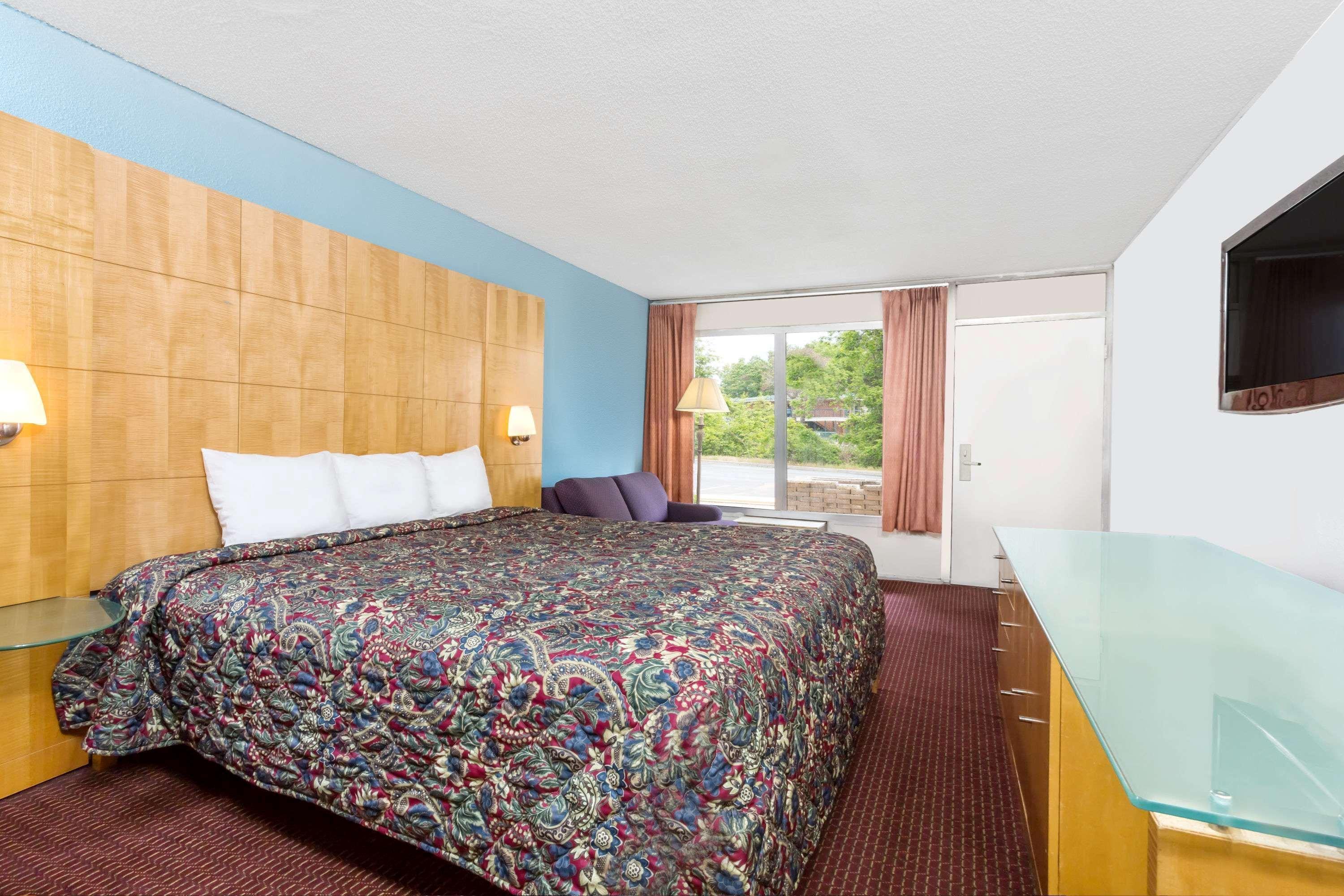 Days Inn By Wyndham Greensboro Airport Εξωτερικό φωτογραφία