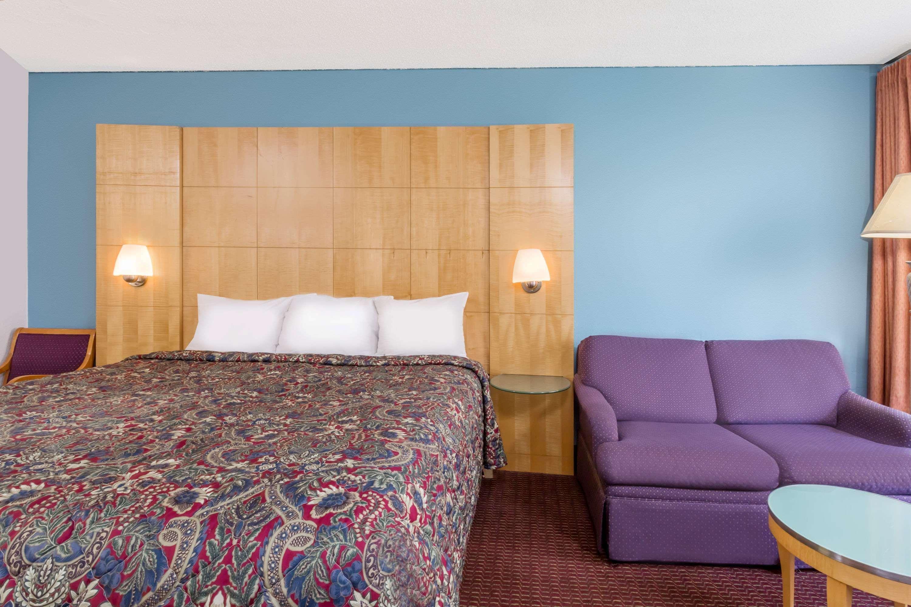 Days Inn By Wyndham Greensboro Airport Εξωτερικό φωτογραφία