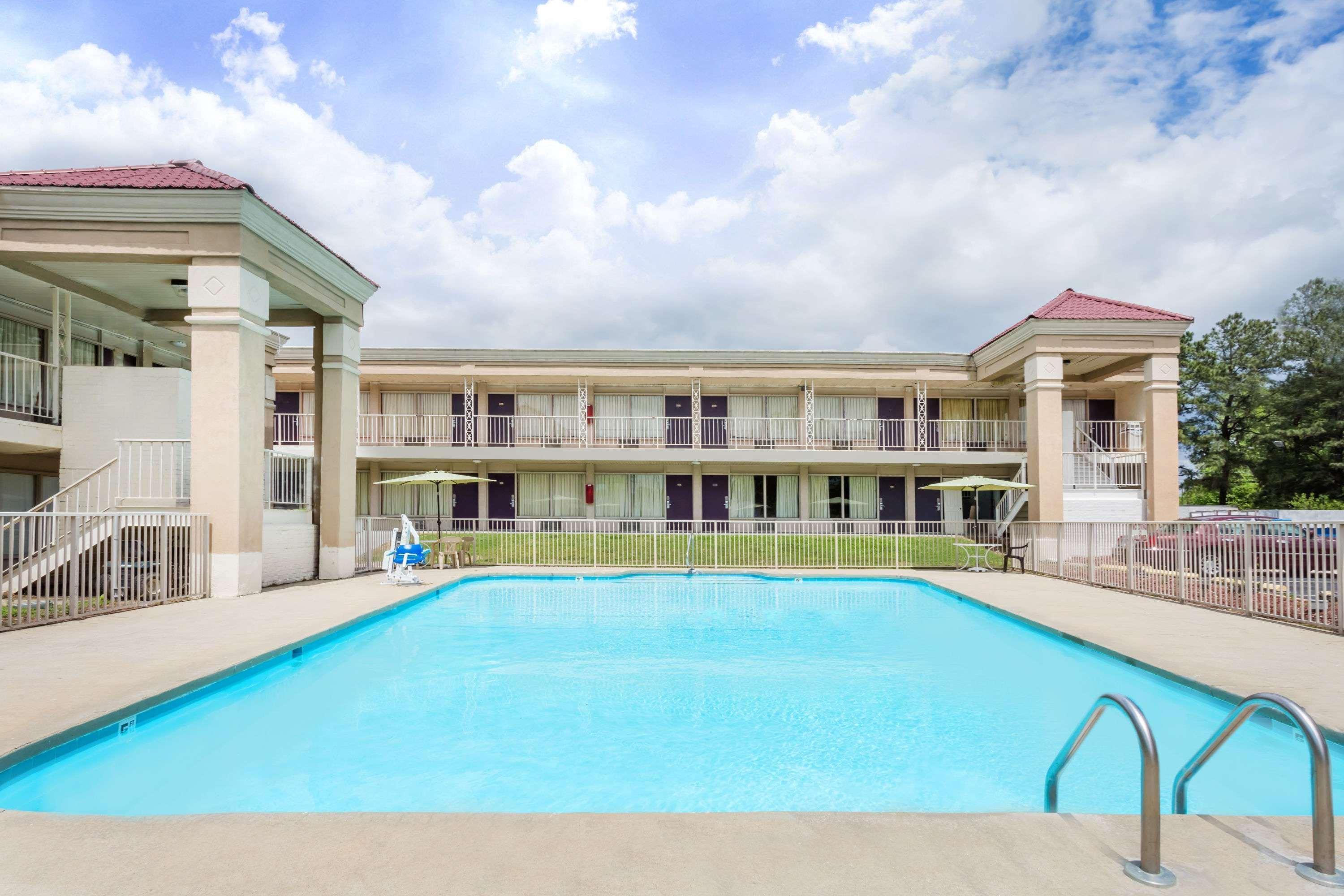 Days Inn By Wyndham Greensboro Airport Εξωτερικό φωτογραφία