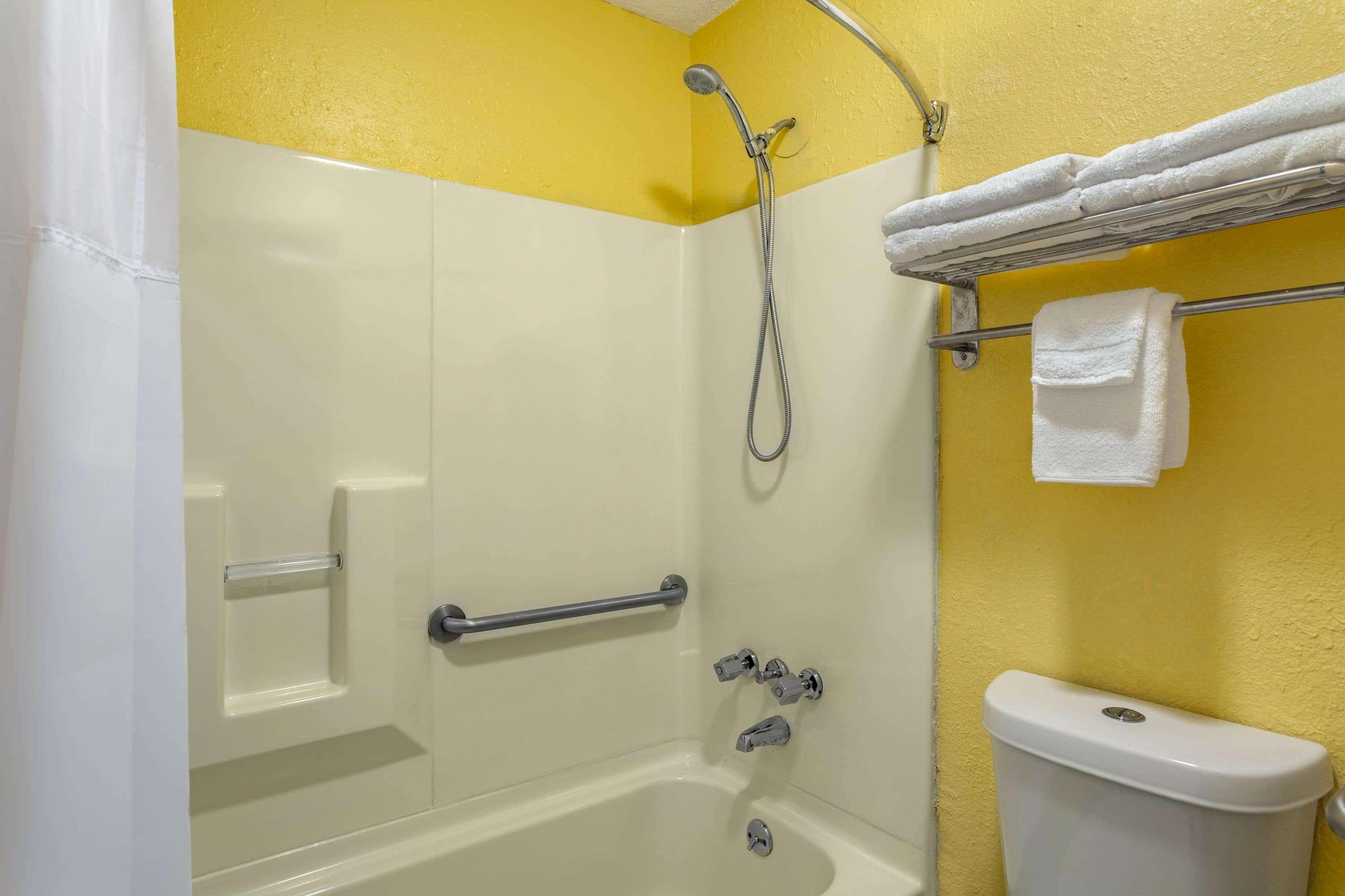 Days Inn By Wyndham Greensboro Airport Εξωτερικό φωτογραφία