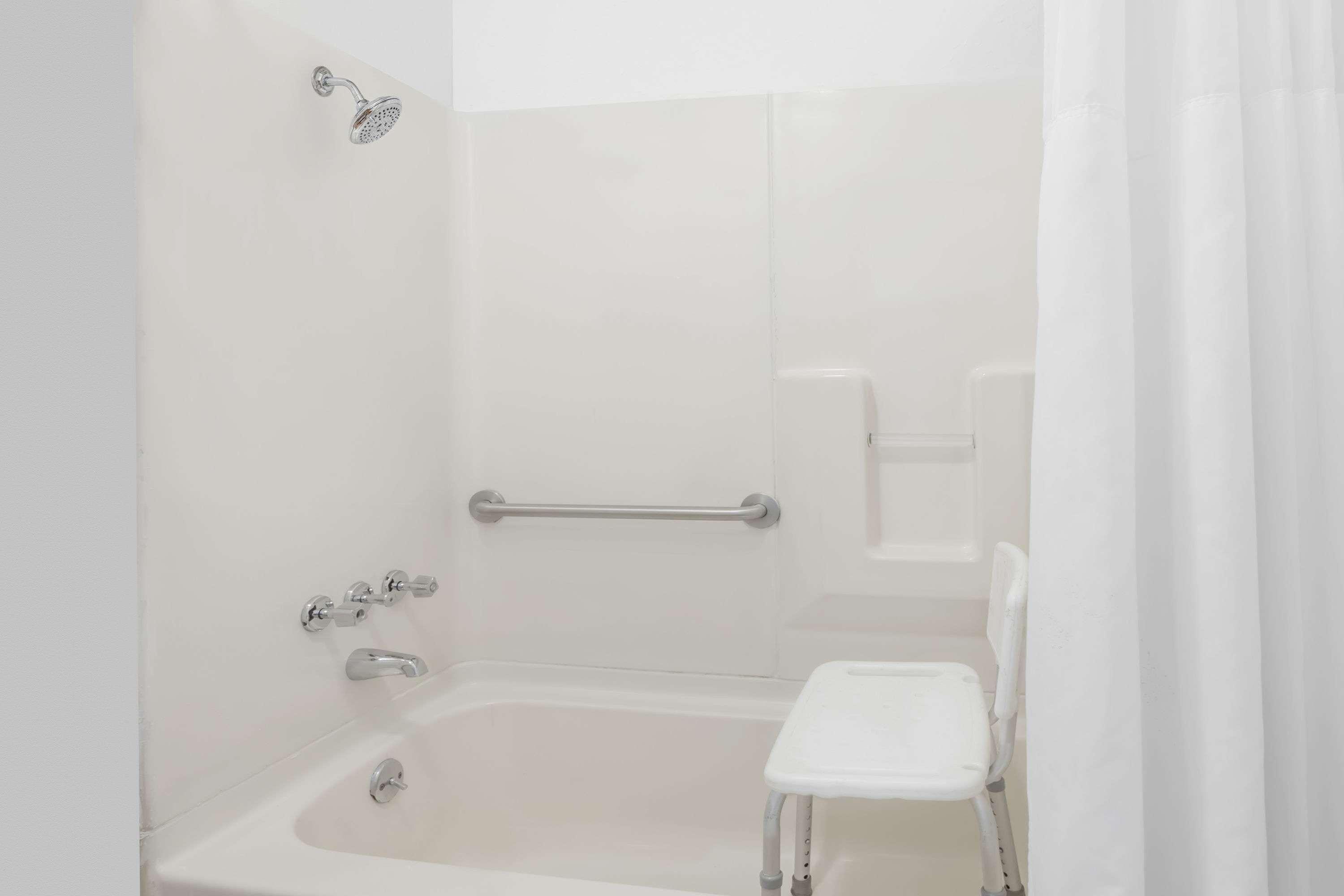 Days Inn By Wyndham Greensboro Airport Εξωτερικό φωτογραφία