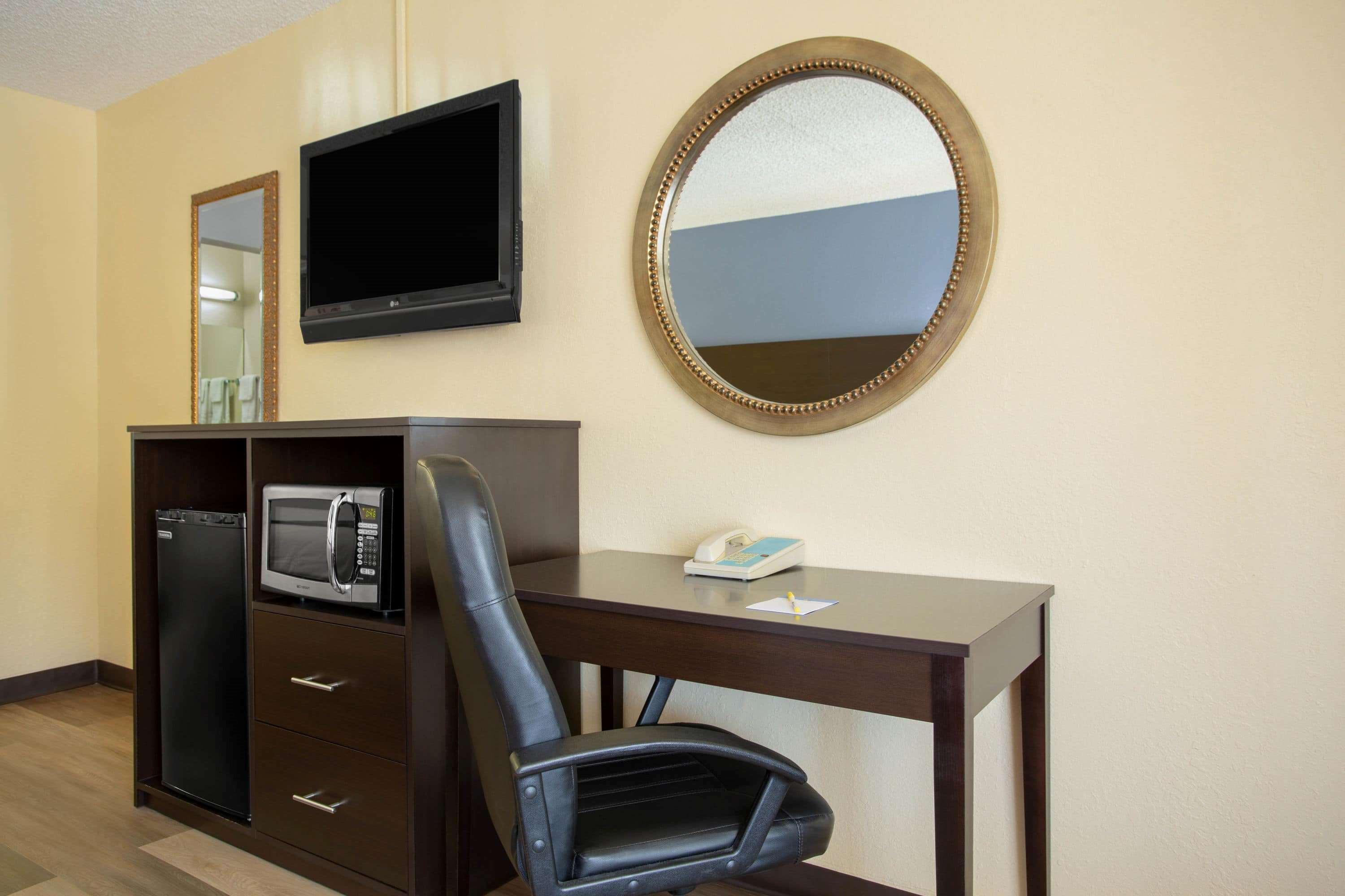 Days Inn By Wyndham Greensboro Airport Εξωτερικό φωτογραφία