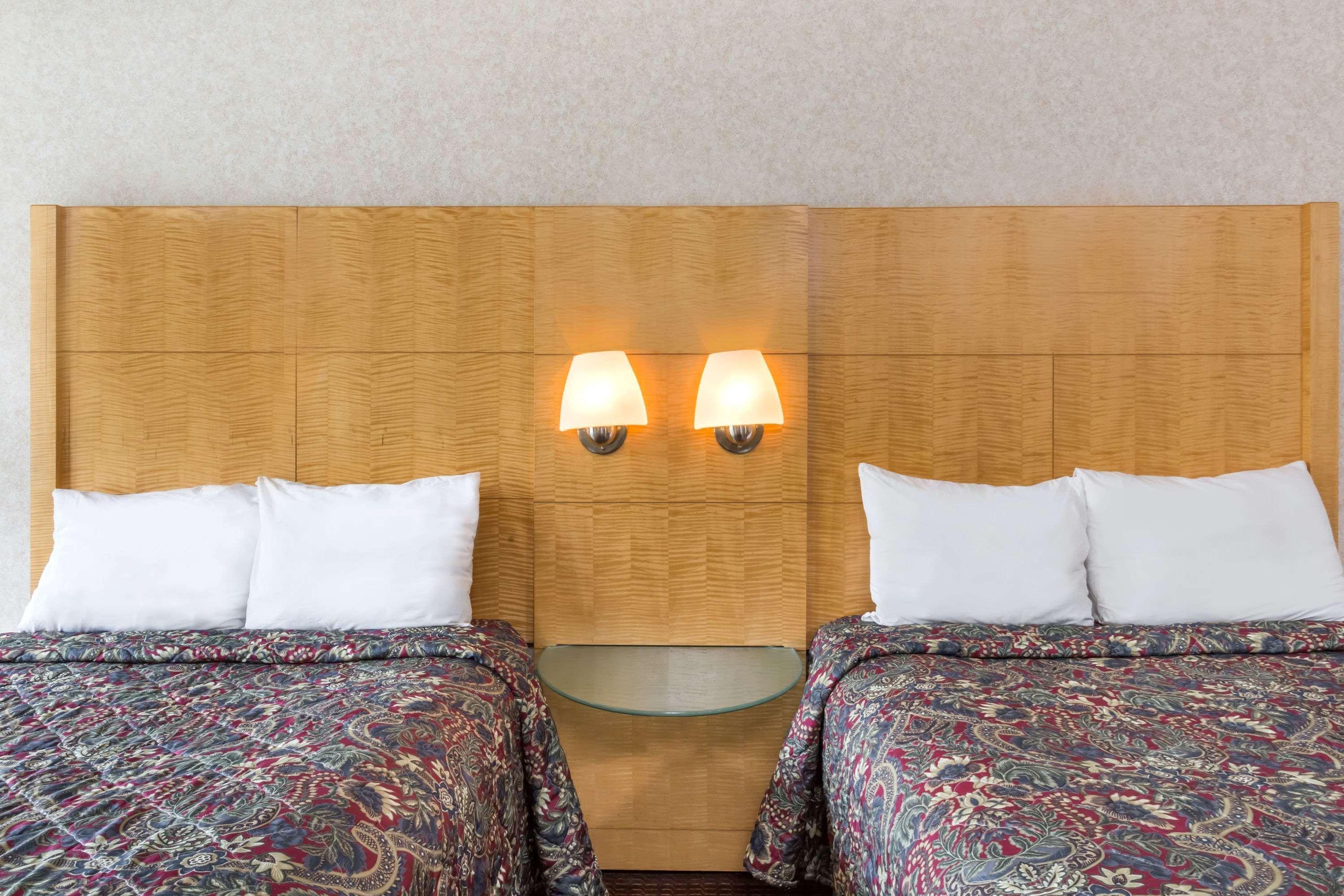 Days Inn By Wyndham Greensboro Airport Εξωτερικό φωτογραφία