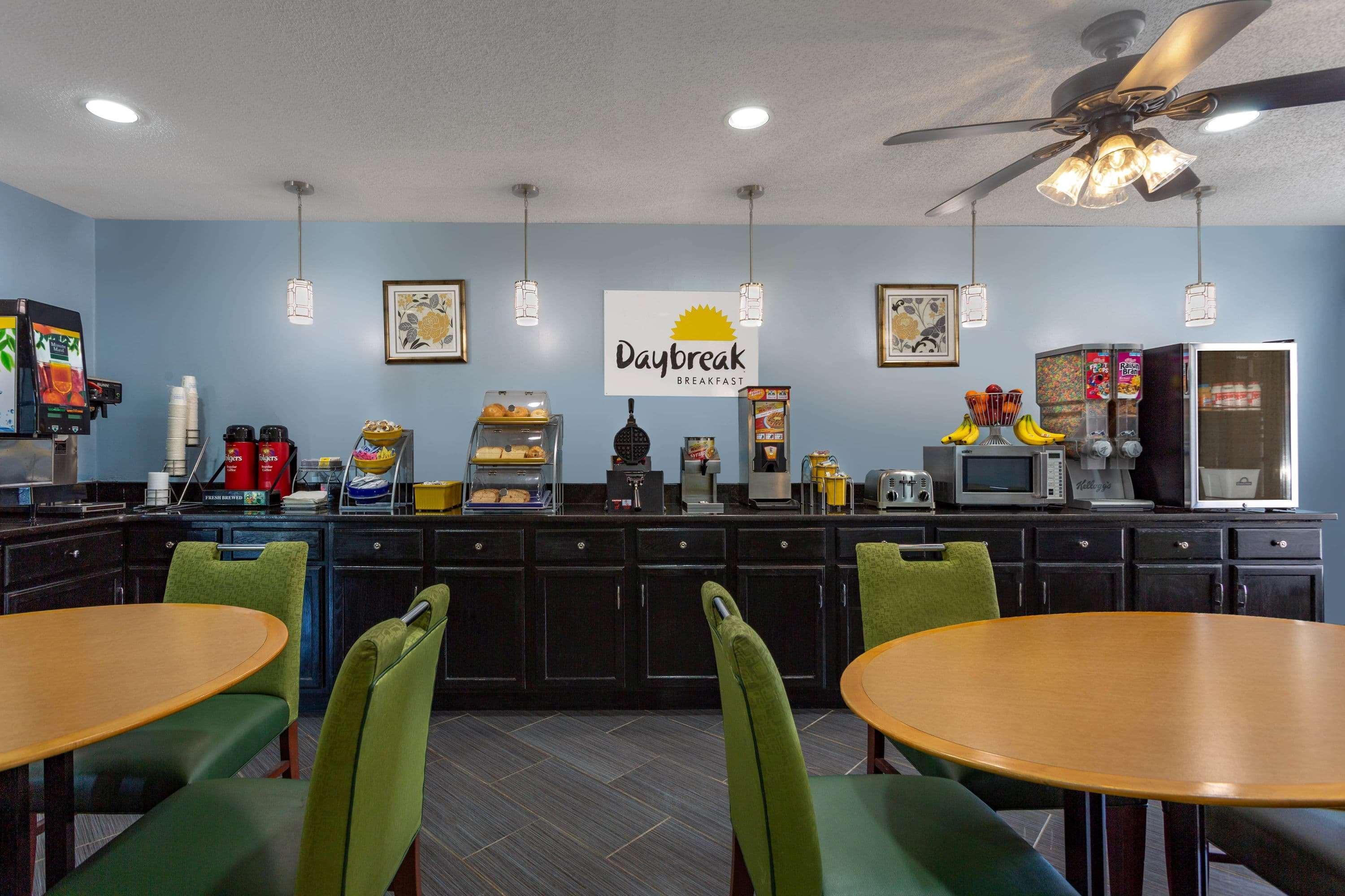 Days Inn By Wyndham Greensboro Airport Εξωτερικό φωτογραφία