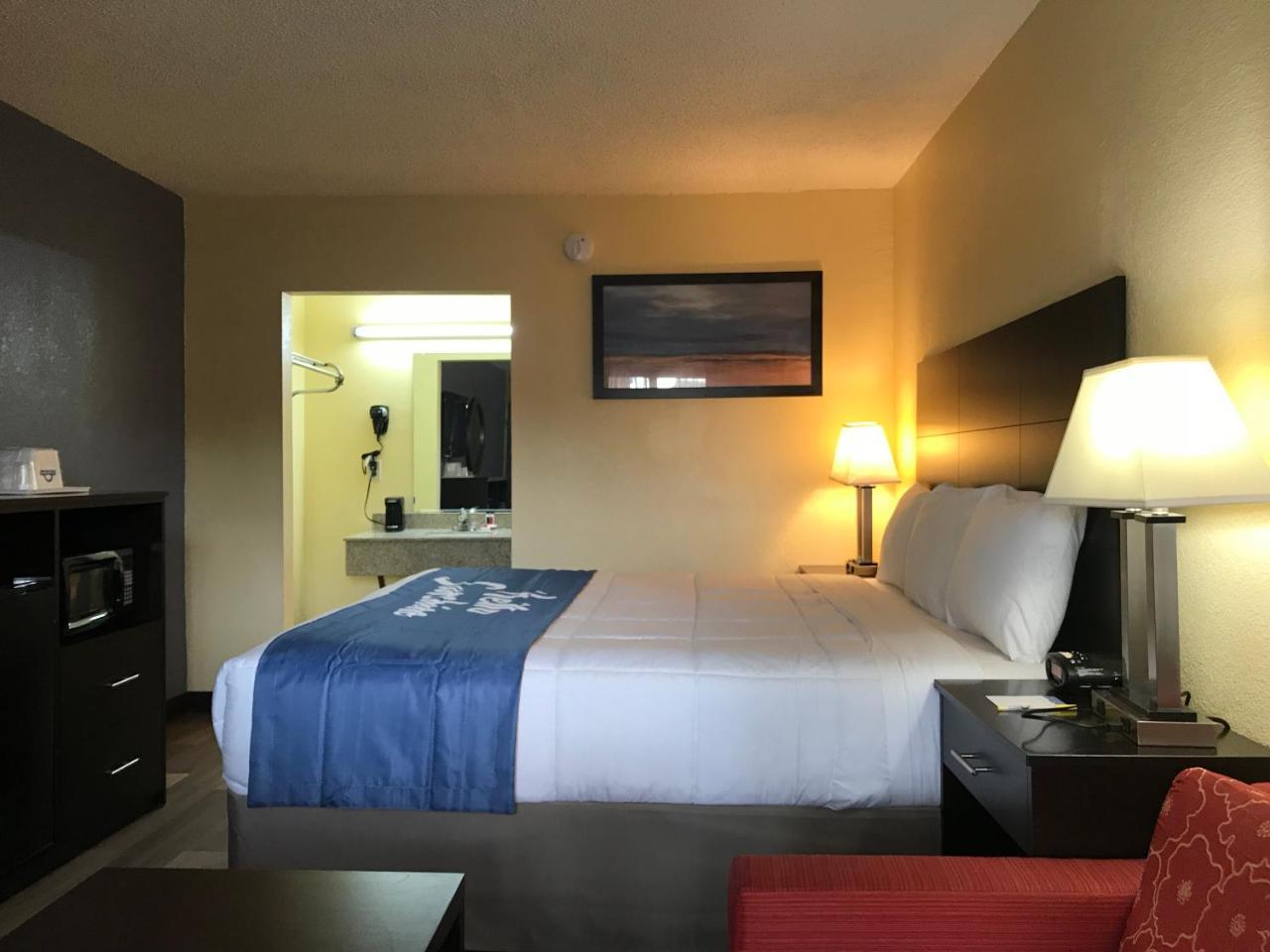 Days Inn By Wyndham Greensboro Airport Εξωτερικό φωτογραφία